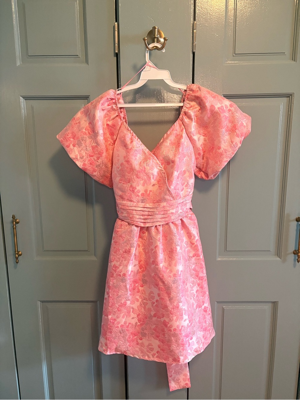 Pink Floral V-Neck Mini Dress with Puff Sleeves